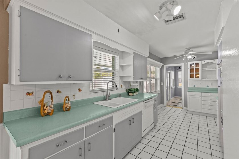 Virtually Staged. PRICED BELOW RECENT APPRAISED VALUE! This - photo 22