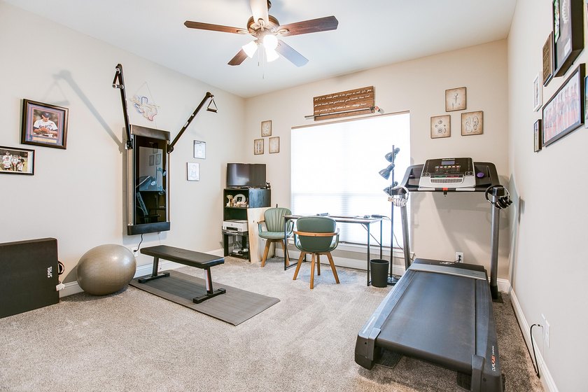 Welcome to your new home! This beautifully maintained 3 bed 2 - photo 22