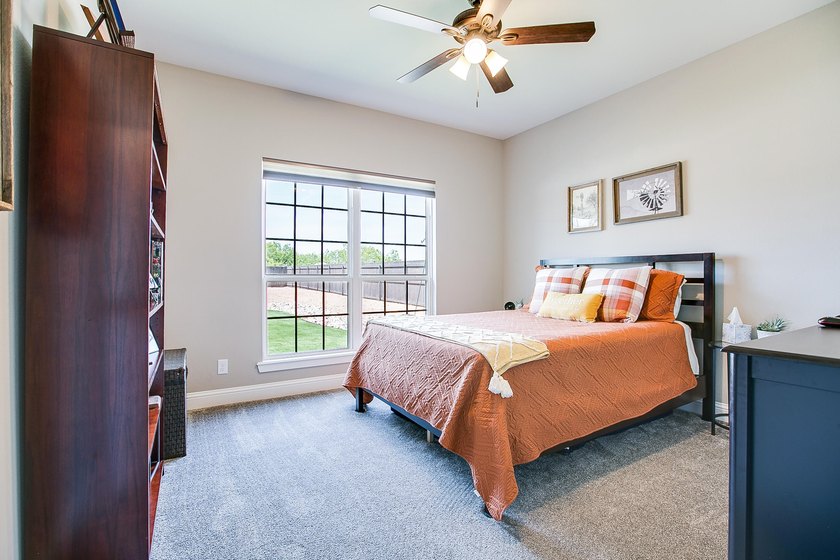 Welcome to your new home! This beautifully maintained 3 bed 2 - photo 24