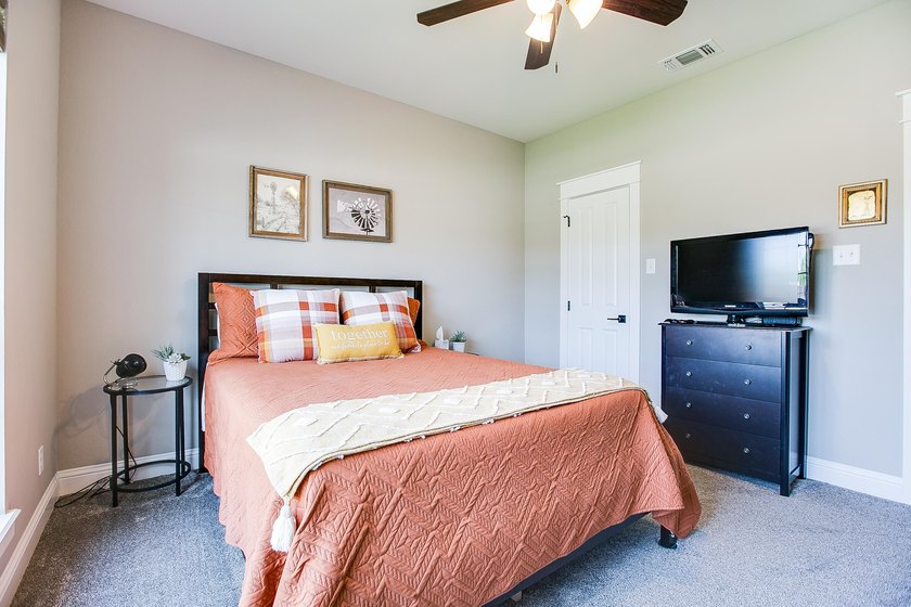Welcome to your new home! This beautifully maintained 3 bed 2 - photo 25