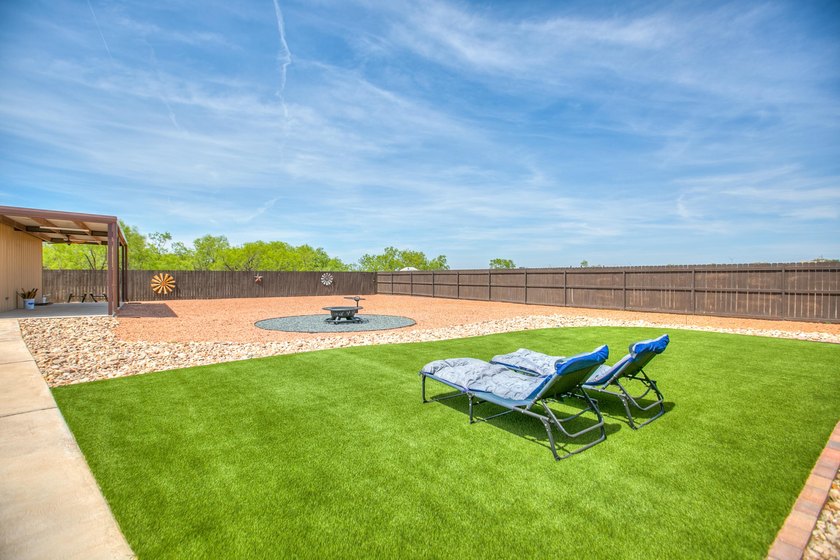 Welcome to your new home! This beautifully maintained 3 bed 2 - photo 29