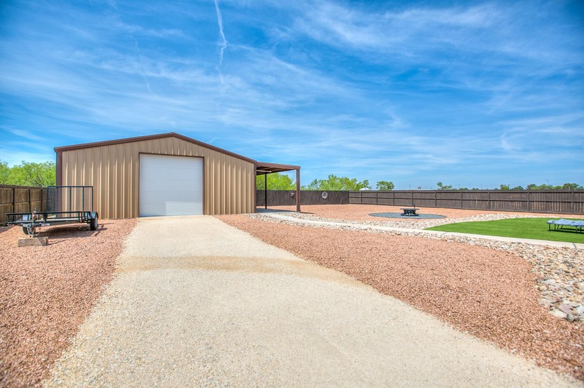 Welcome to your new home! This beautifully maintained 3 bed 2 - photo 30