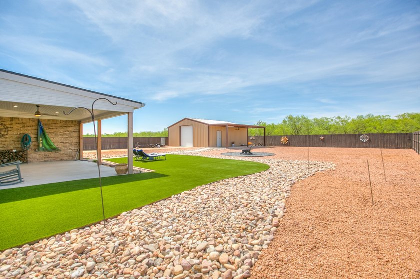 Welcome to your new home! This beautifully maintained 3 bed 2 - photo 32