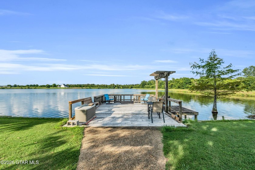 Nestled on approximately 1.5 beautifully landscaped acres in the - photo 46