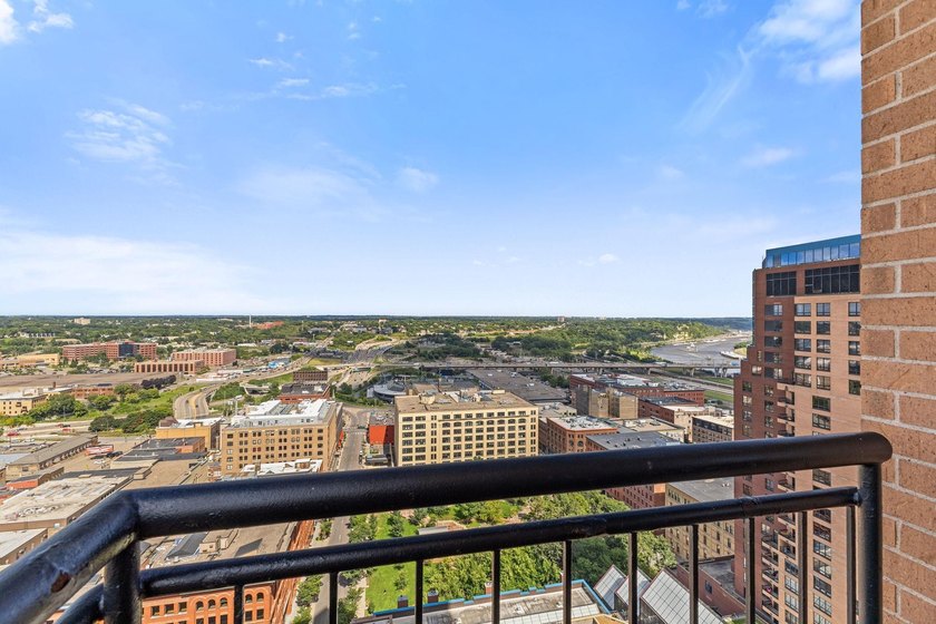 Set high on the 29th floor of Airye Tower, this corner-unit - photo 8