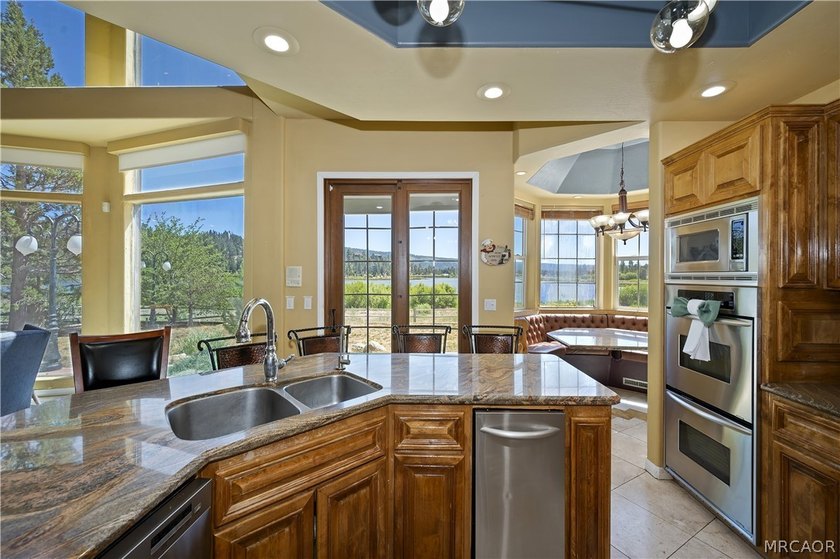 Welcome to an extraordinary custom-built mountain retreat where - photo 11