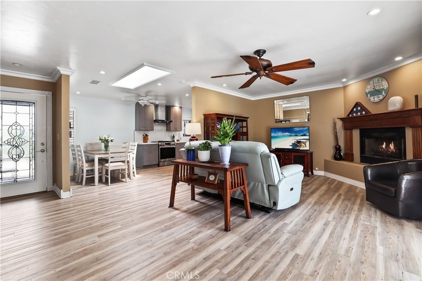 Perfectly positioned on a desirable corner lot, this beautifully - photo 11