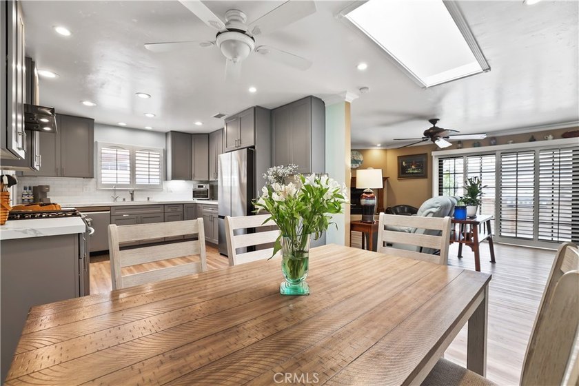 Perfectly positioned on a desirable corner lot, this beautifully - photo 14