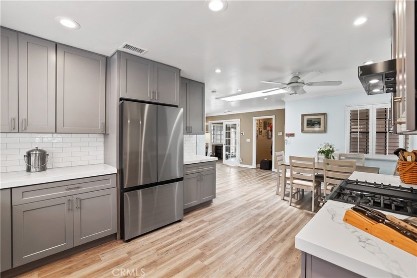 Perfectly positioned on a desirable corner lot, this beautifully - photo 17