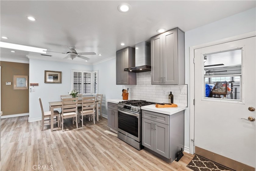 Perfectly positioned on a desirable corner lot, this beautifully - photo 18