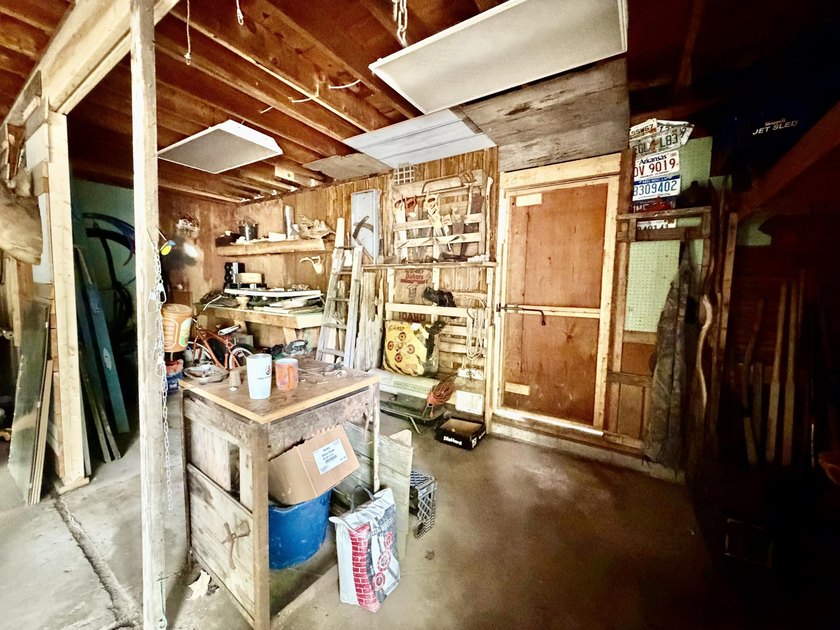 Welcome to this newly renovated home, updated from top to bottom - photo 18