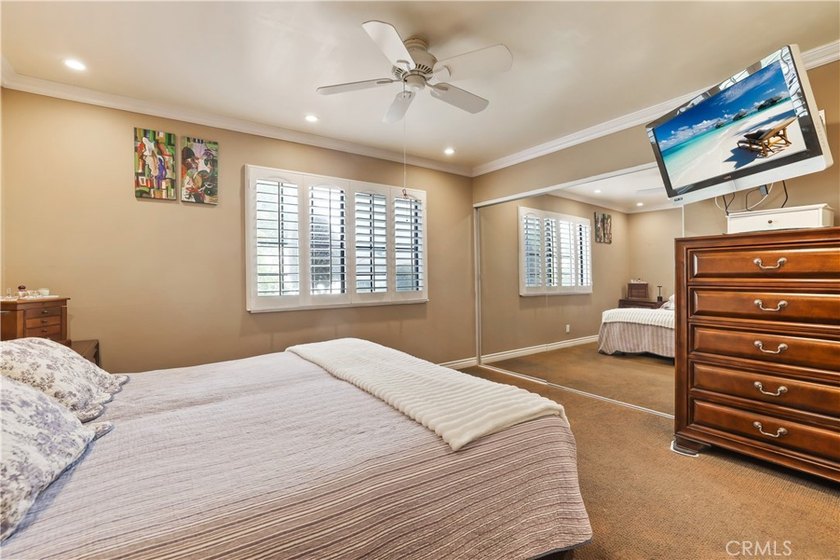 Perfectly positioned on a desirable corner lot, this beautifully - photo 21