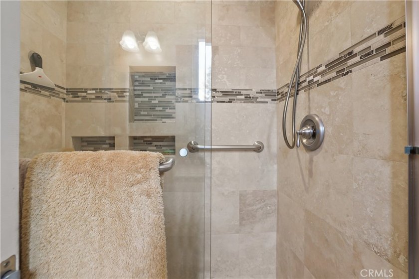 Perfectly positioned on a desirable corner lot, this beautifully - photo 25