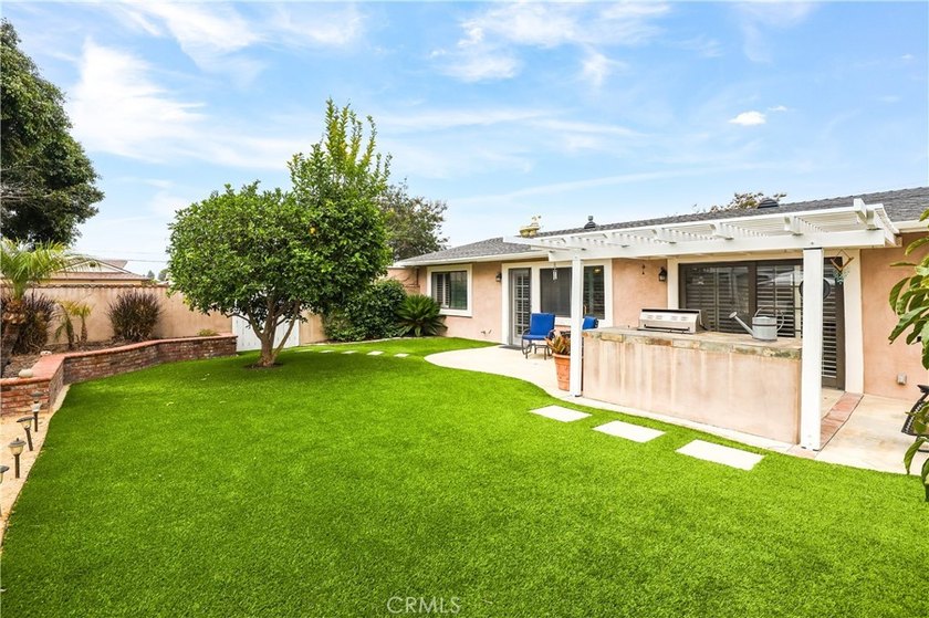 Perfectly positioned on a desirable corner lot, this beautifully - photo 33