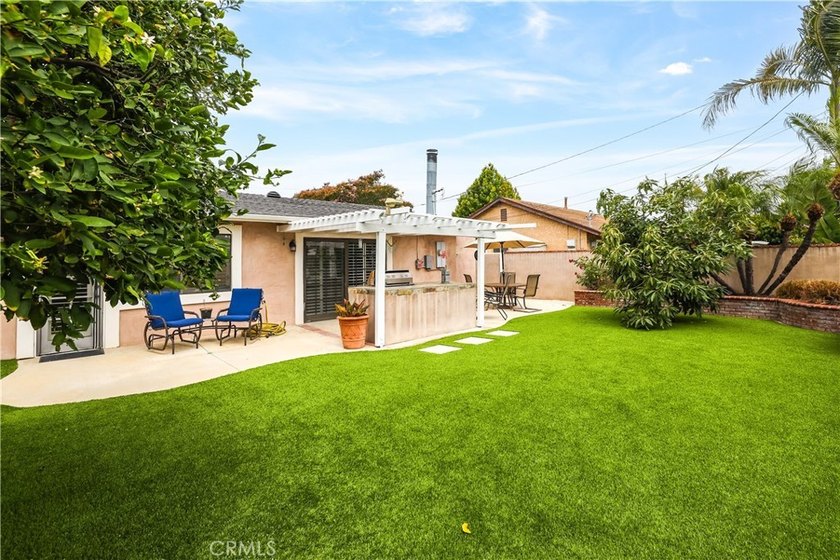 Perfectly positioned on a desirable corner lot, this beautifully - photo 35