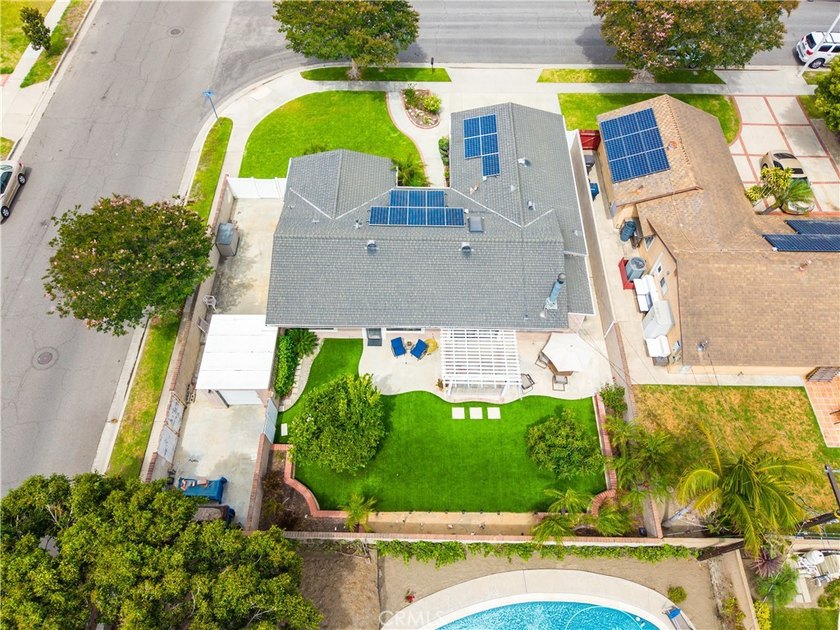 Perfectly positioned on a desirable corner lot, this beautifully - photo 42