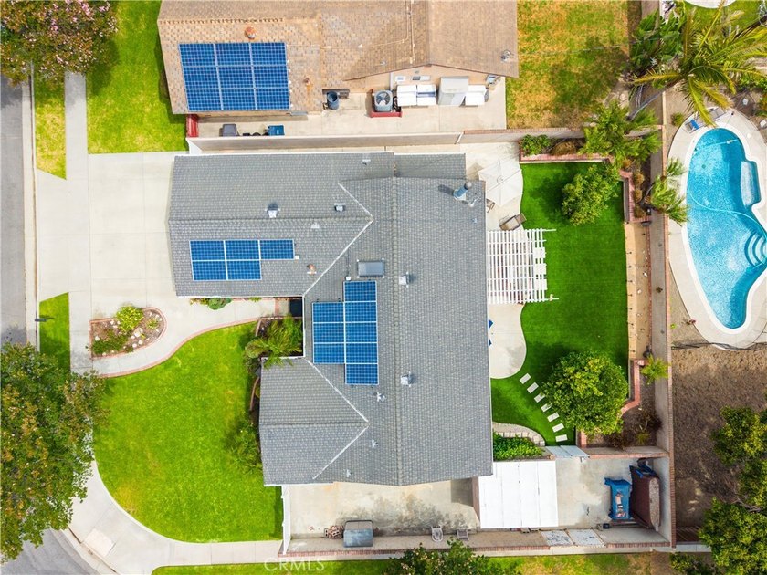 Perfectly positioned on a desirable corner lot, this beautifully - photo 43