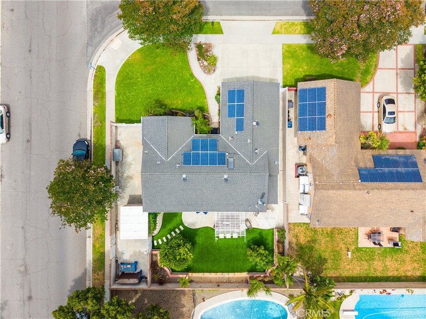 Perfectly positioned on a desirable corner lot, this beautifully - photo 44