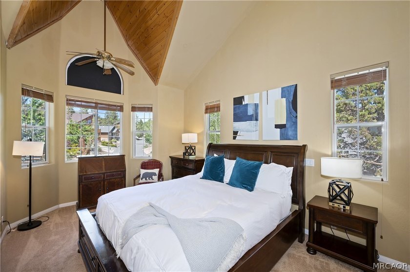Welcome to an extraordinary custom-built mountain retreat where - photo 45