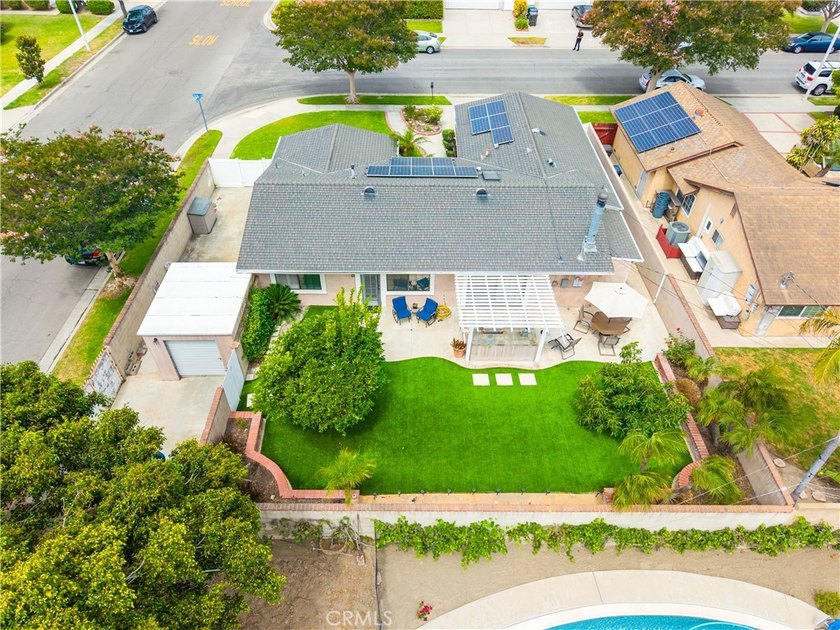 Perfectly positioned on a desirable corner lot, this beautifully - photo 48
