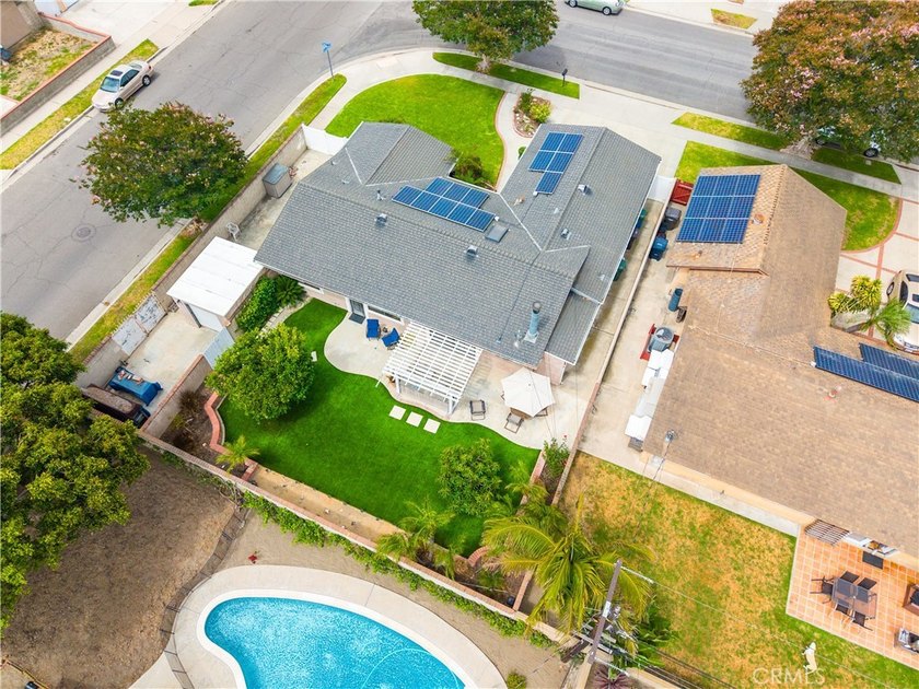 Perfectly positioned on a desirable corner lot, this beautifully - photo 49