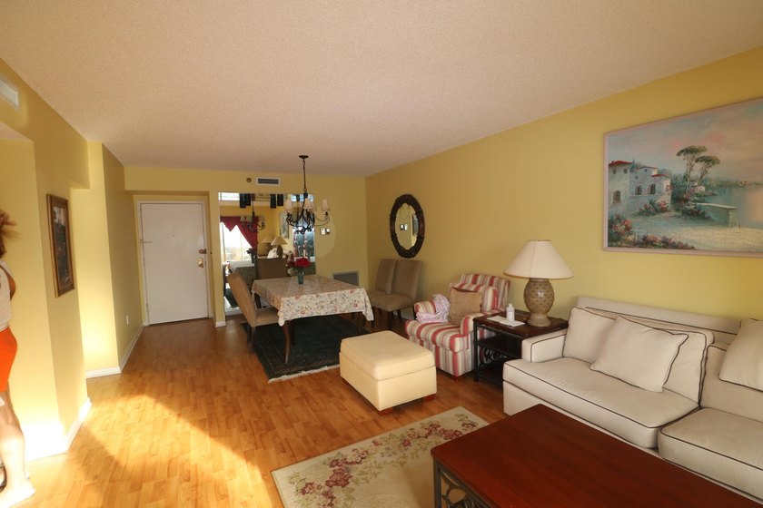 Established condominium community with strong HOA rules, has 24 - photo 2