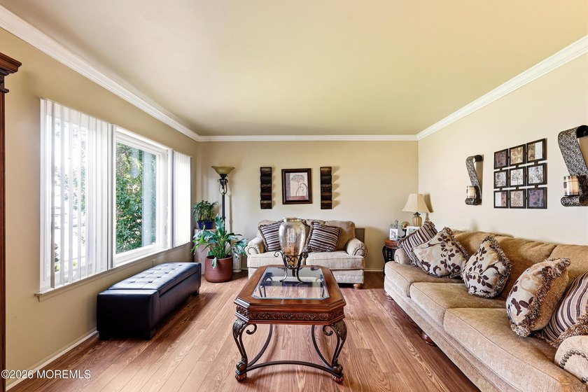 Welcome to this beautifully maintained 4-bedroom, 2.5-bath - photo 12