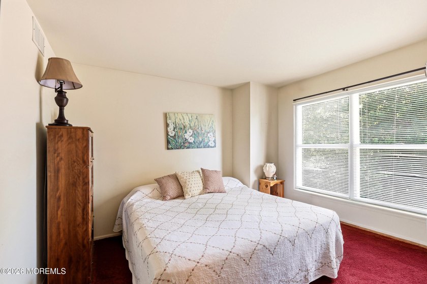 Welcome to this beautifully maintained 4-bedroom, 2.5-bath - photo 17