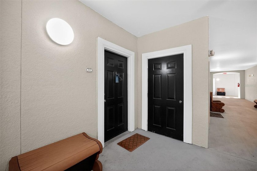 Welcome to this well-maintained 2 bedroom, 2 bathroom condo in - photo 2