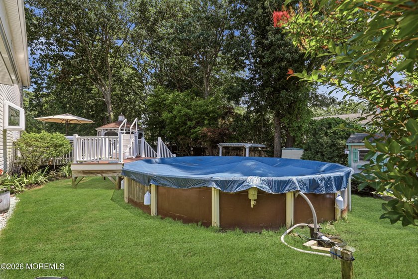 Welcome to this beautifully maintained 4-bedroom, 2.5-bath - photo 27