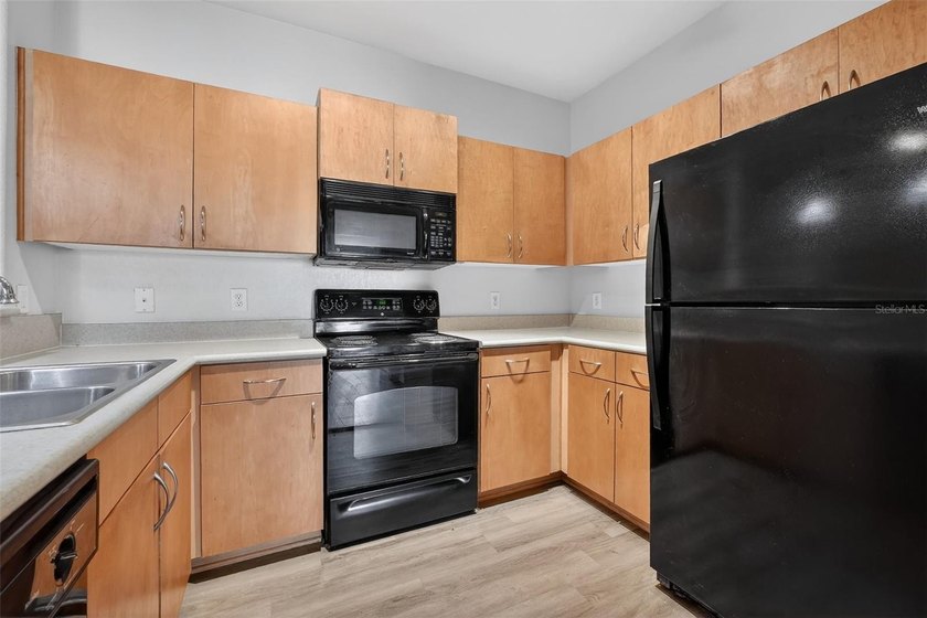 Welcome to this well-maintained 2 bedroom, 2 bathroom condo in - photo 10