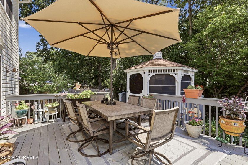 Welcome to this beautifully maintained 4-bedroom, 2.5-bath - photo 30