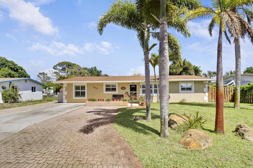 Welcome to 19049 SE Robert Drive. This charming Jupiter home - photo 2