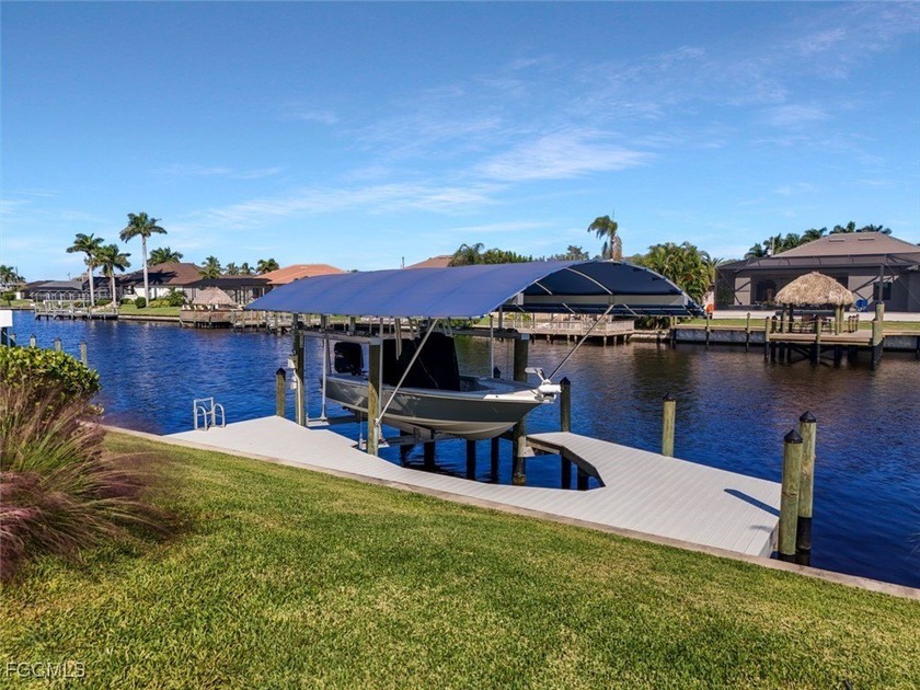 MAJOR PRICE REDUCTION! RELAXING POOLSIDE IN PARADISE! Discover - photo 5