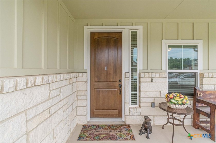 Welcome to this fabulous home featuring a spacious and - photo 4
