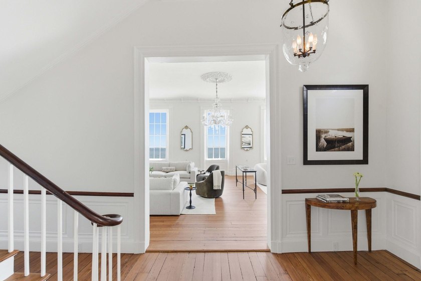 The Nathaniel Ingraham House, circa 1810, is a rare opportunity - photo 7
