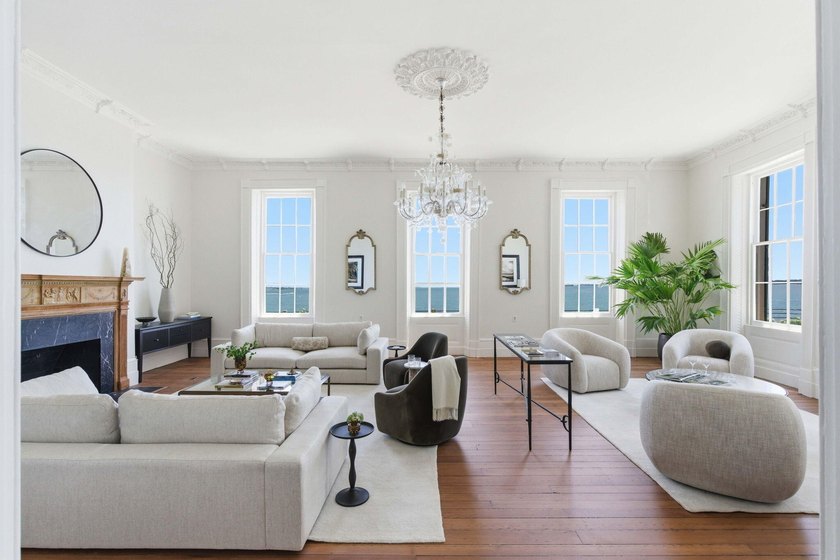 The Nathaniel Ingraham House, circa 1810, is a rare opportunity - photo 8