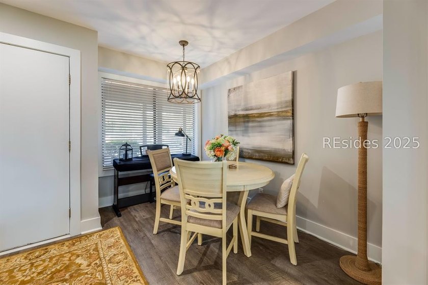Beautifully maintained 2BR/2BA Newport villa with expansive - photo 12