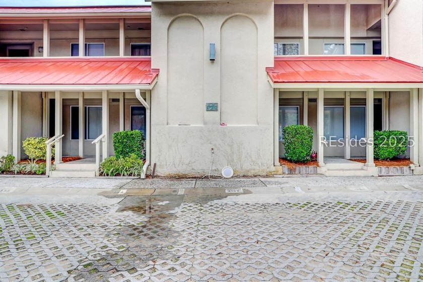 Beautifully maintained 2BR/2BA Newport villa with expansive - photo 20