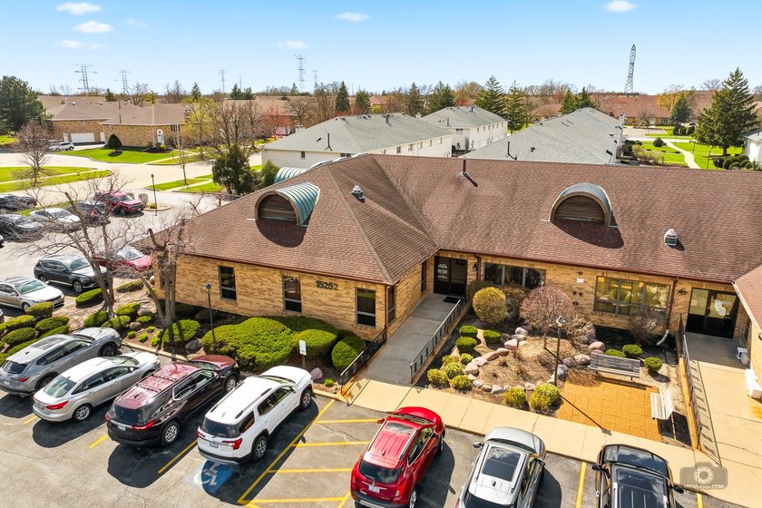 Prime 3146 sq ft, solid brick commercial property with a full - photo 2
