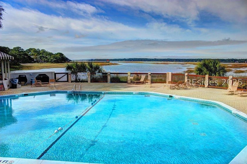 Beautifully maintained 2BR/2BA Newport villa with expansive - photo 24