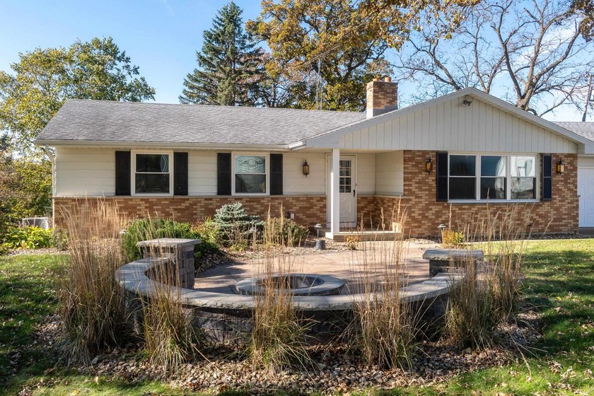 Nestled in Verona and on the outskirts of Mt. Horeb you have - photo 8
