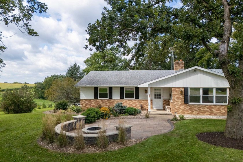 Nestled in Verona and on the outskirts of Mt. Horeb you have - photo 9