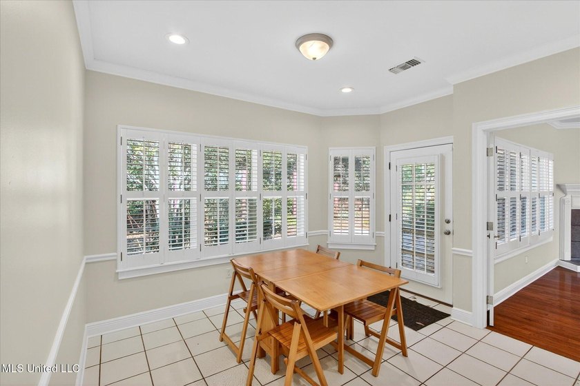 Beautiful home loaded with curb appeal, circular dive and side - photo 13