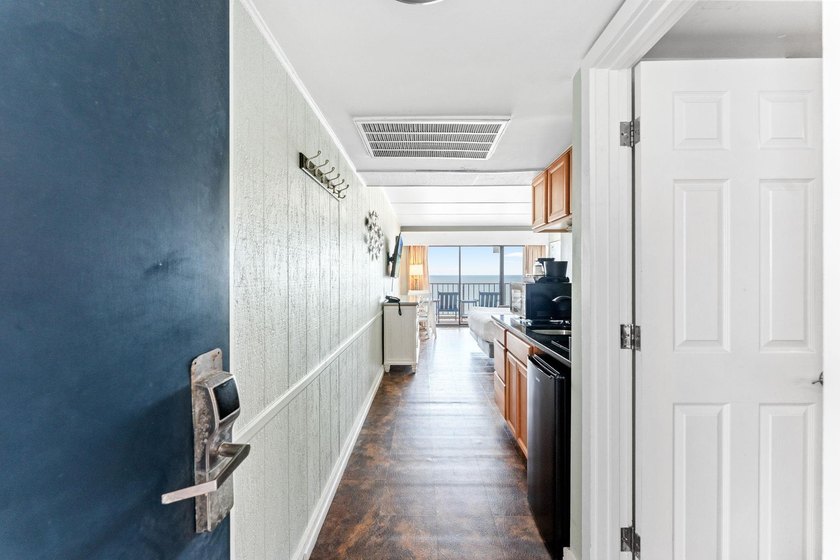 This oceanfront, fully furnished condo is located on the 7th - photo 7