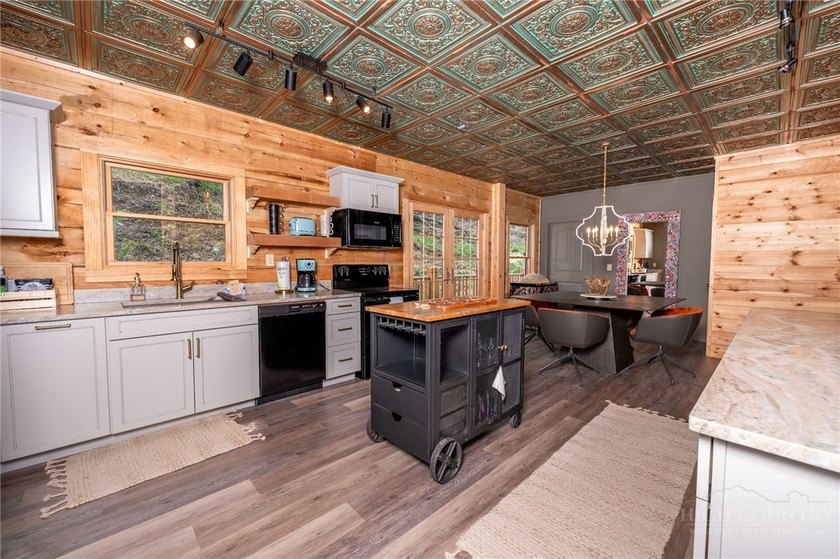 New custom log cabin on Sugar Mountain offering the perfect - photo 17
