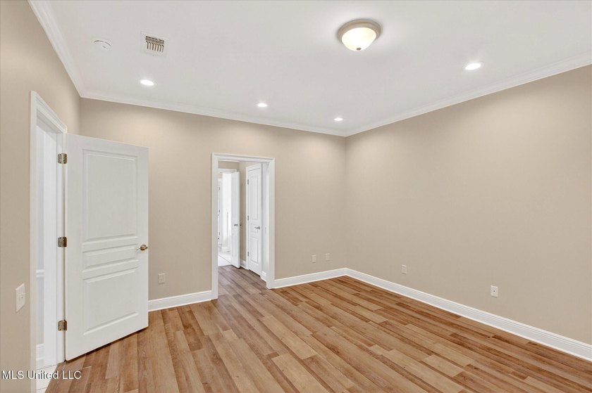 Beautiful home loaded with curb appeal, circular dive and side - photo 17