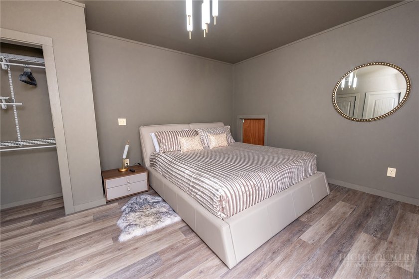 New custom log cabin on Sugar Mountain offering the perfect - photo 20