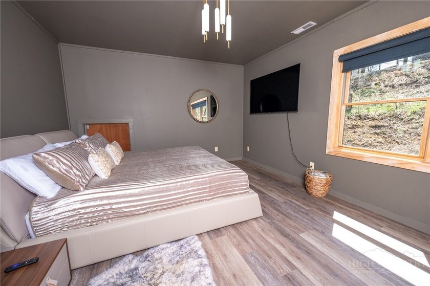 New custom log cabin on Sugar Mountain offering the perfect - photo 21