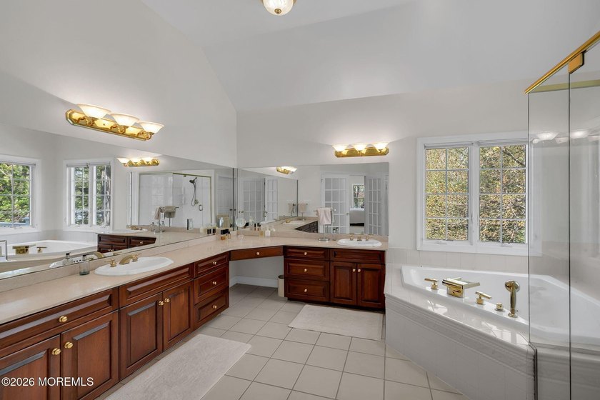THE ULTIMATE PRIVATE RESORT. Handsome Colonial estate set on 2 - photo 21